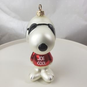 Collectible snoopy peanuts.  (Joe cool)